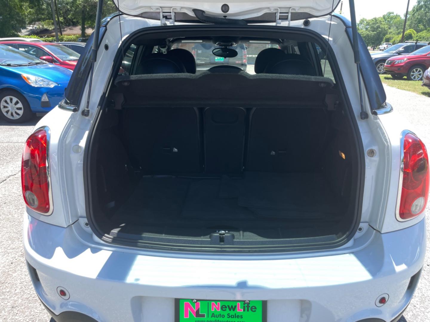 2013 WHITE MINI COUNTRYMAN COOPER S ALL4 (WMWZC5C51DW) with an 1.6L engine, Automatic transmission, located at 5103 Dorchester Rd., Charleston, SC, 29418-5607, (843) 767-1122, 36.245171, -115.228050 - Clean CarFax (no accidents reported!) Clean interior with Leather, Double Sunroof, CD/AUX/Sat/USB, Hands-free Phone, Power Windows, Power Locks, Power Mirrors, Heated Seats, Push Button Start, Keyless Entry, All-weather Mats, Alloy Wheels. Local Trade-in!! Located at New Life Auto Sales! 2023 WIN - Photo#13